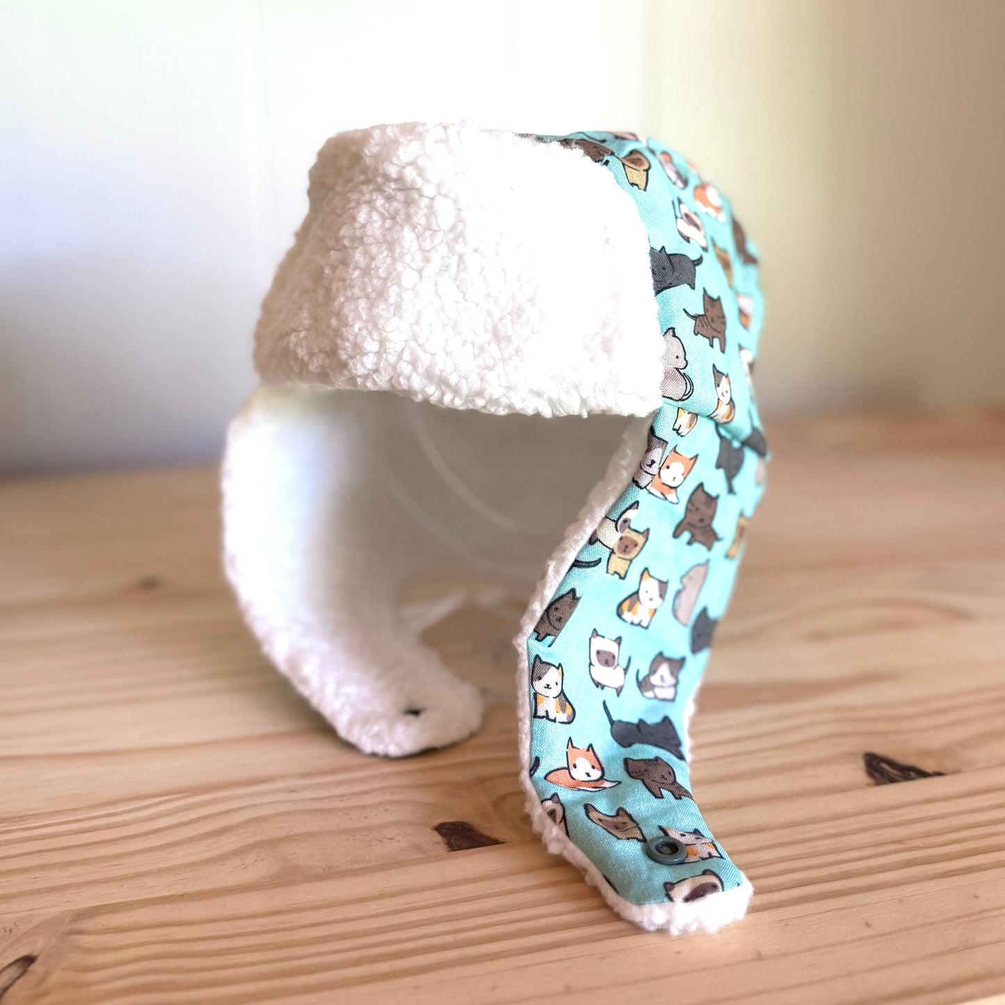 Cats & White - Trapper Hat (4-7 Years)