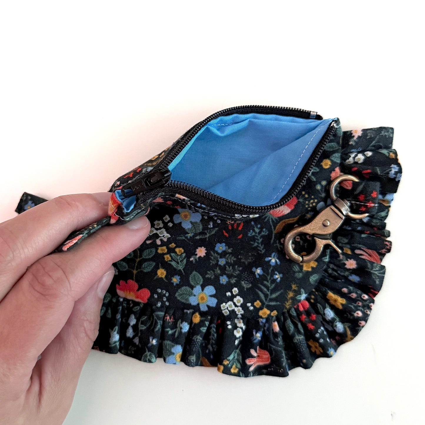 Neutral Garden - Ruffle Wallet